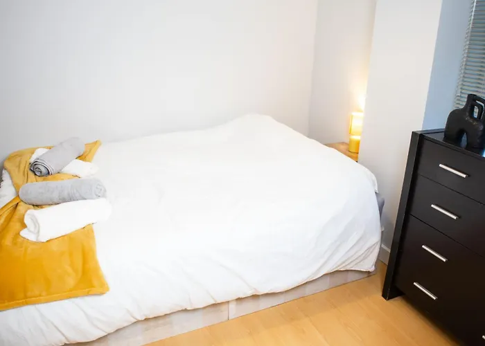Central 2 Bed Apartment - Leeds City Centre - For Relocators, Professionals