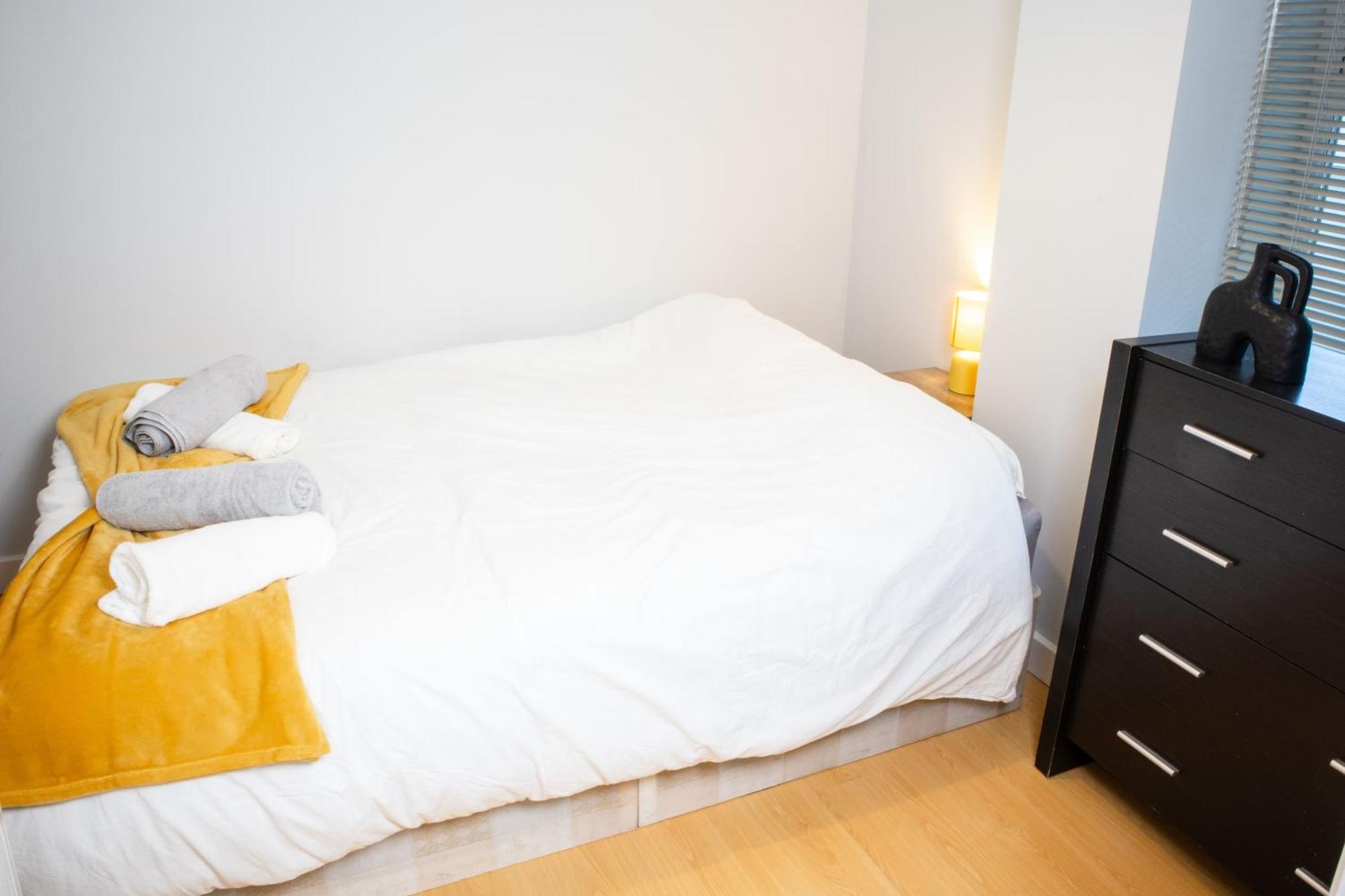 2 Bed - Leeds Centre - For Relocators, Professionals