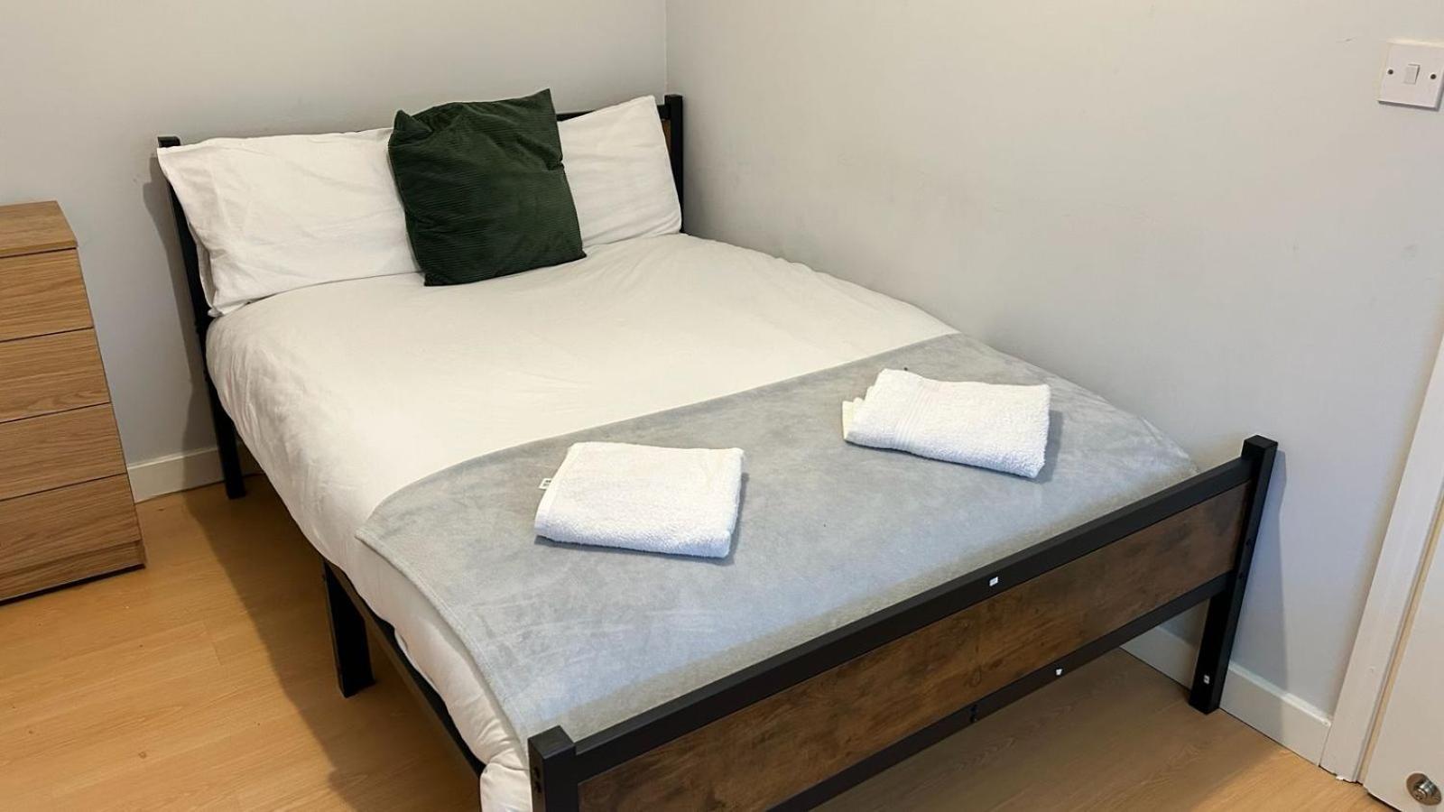 2 Bed - Leeds Centre - For Relocators, Professionals Leeds (West Yorkshire)
